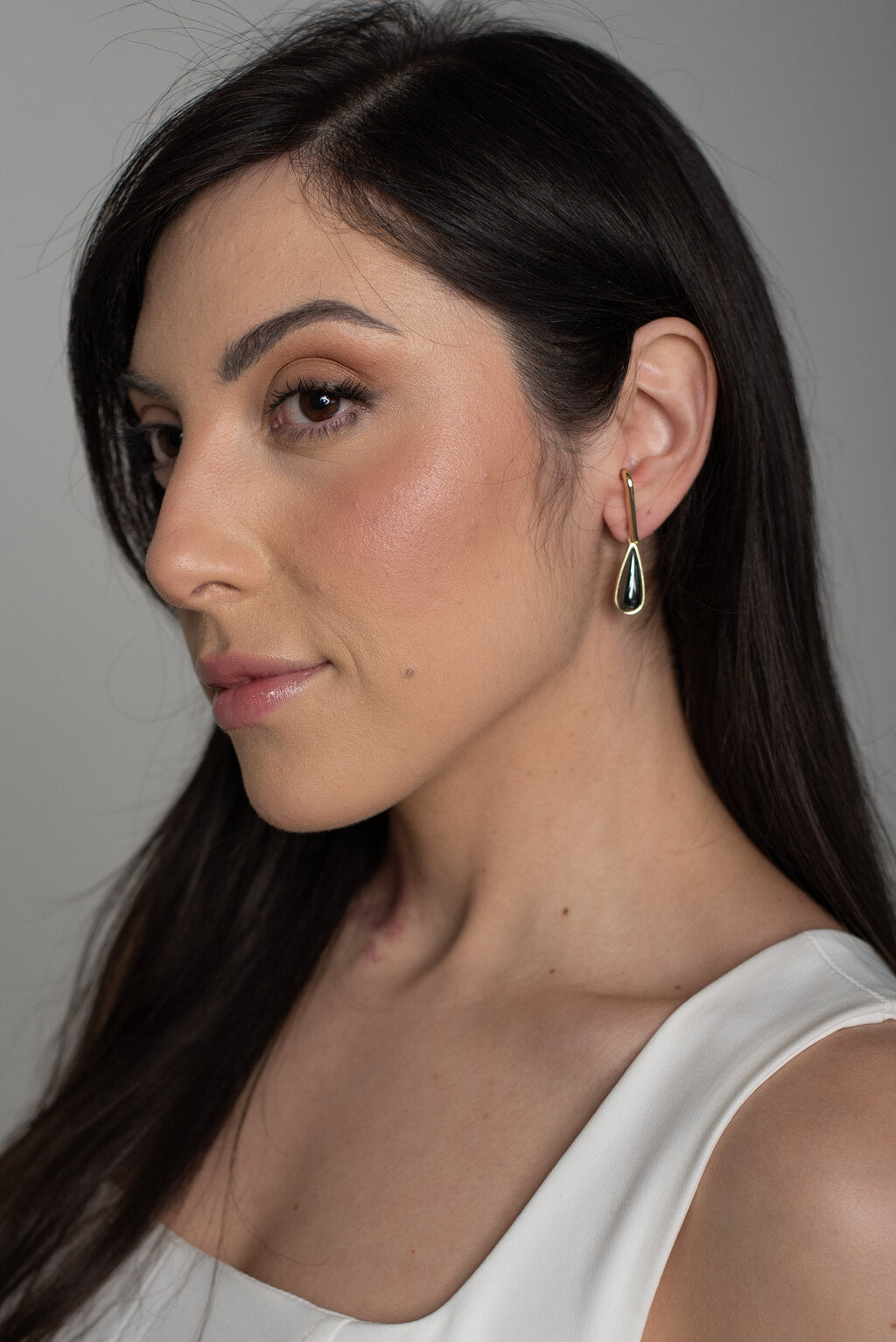 Brinco Ear Cuff Lívia em Hematita | Ametís